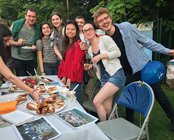 Gruppenfoto Studierende beim Picknick 