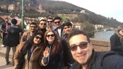 Gruppenfoto Studierende auf der Alten Brücke Heidelberg