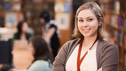 Student in Healthcare Management posing for a photo.