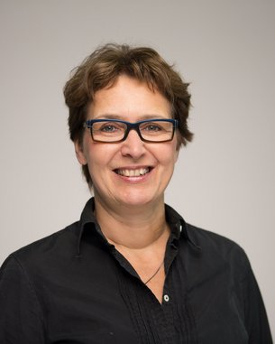 Portrait photo of Claudia Nickel