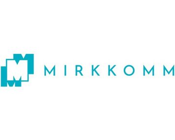 Logo von Mirkkomm in blauer Schrift auf weißem Hintergrund. Das Design ist modern und minimalistisch, mit einem stilisierten "M" links neben dem Schriftzug.