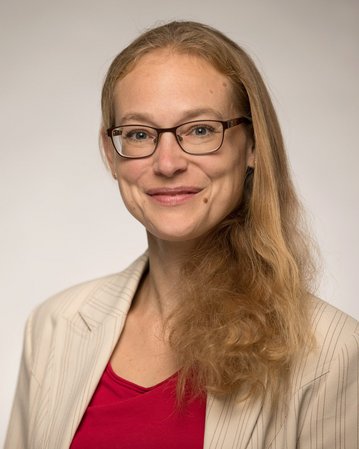 Portrait photo of Ulrike Gayh